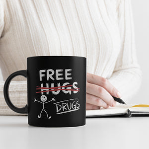 Free Hugs - Drugs Tasse mit Strichmännchen