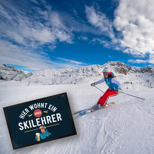 Hier wohnt ein Apres Skilehrer Fußmatte in 35x50 cm