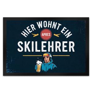 Hier wohnt ein Apres Skilehrer Fußmatte in 35x50 cm