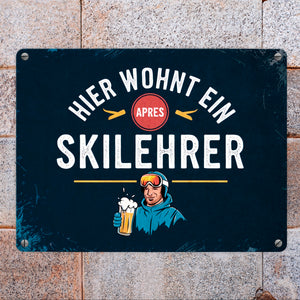 Hier wohnt ein Apres Skilehrer Metallschild in 15x20 cm