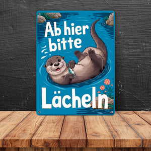 Lachender Otter - Bitte lächeln Metallschild in 15x20 cm