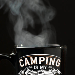 Wohnmobil vor einer Berglandschaft - Camping is my Therapy Tasse