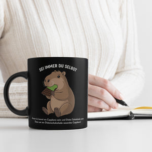 Capybara frisst Dubai-Schokolade Tasse - Sei immer du selbst