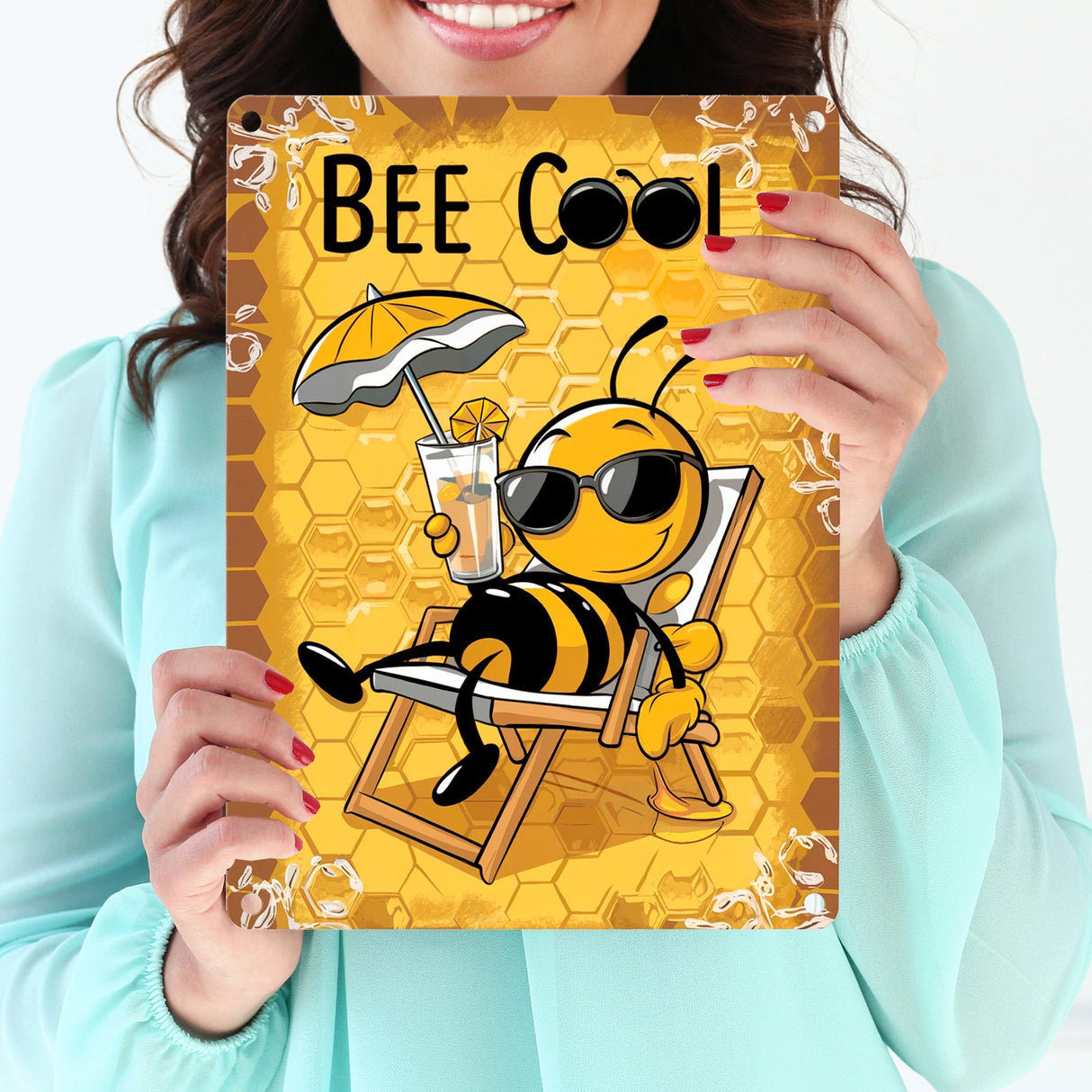 Bee Cool - Cartoon Biene Metallschild in 15x20 cm für Bienen-Liebhaber