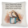 Erst Kaffee, dann Zwitschern Kissen mit Vogel auf Kaffeetasse