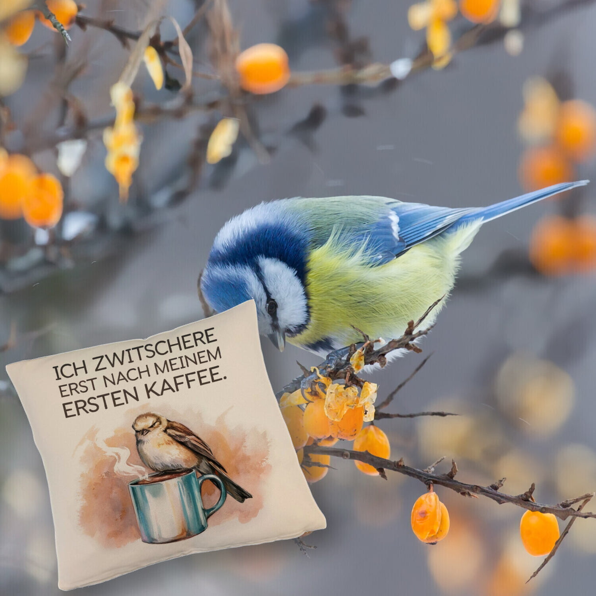 Erst Kaffee, dann Zwitschern Kissen mit Vogel auf Kaffeetasse