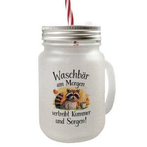 Glücklicher Waschbär mit Kaffee Trinkglas mit Bambusdeckel Waschbär am Morgen