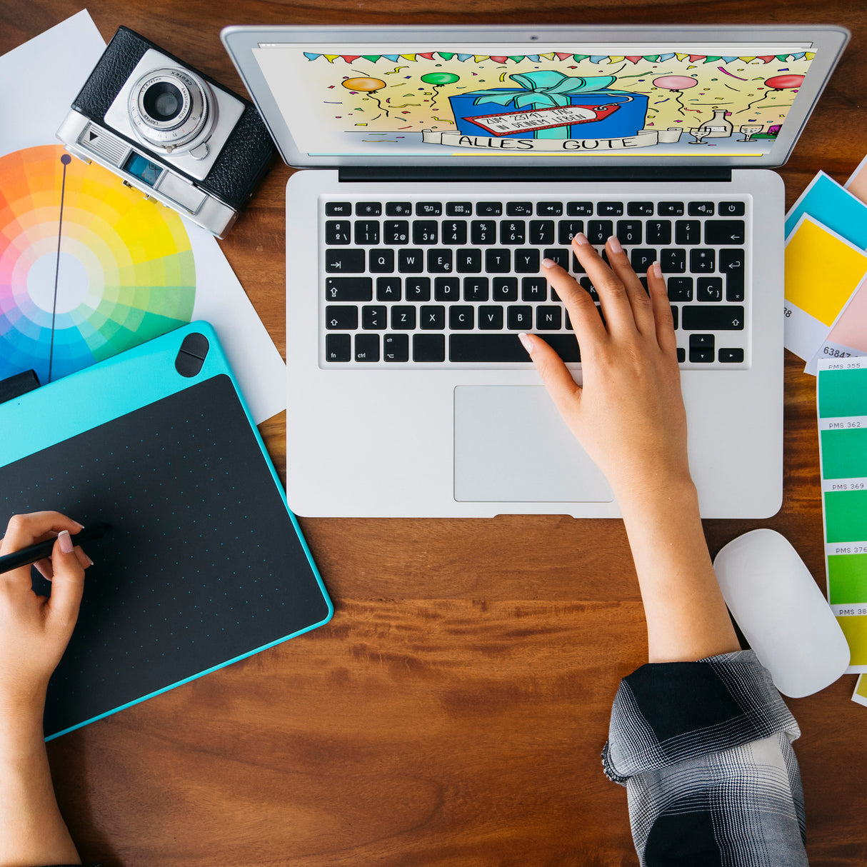 65. Geburtstag Tasse mit Kuchen und Geschenk und Anhänger: zum 23741. Tag