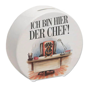 Hier ist der Dackel der Chef Spardose - Dackel auf Bürostuhl