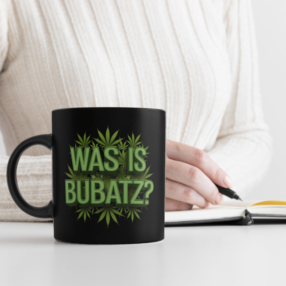 Was is Bubatz? Tasse mit Cannabisblatt