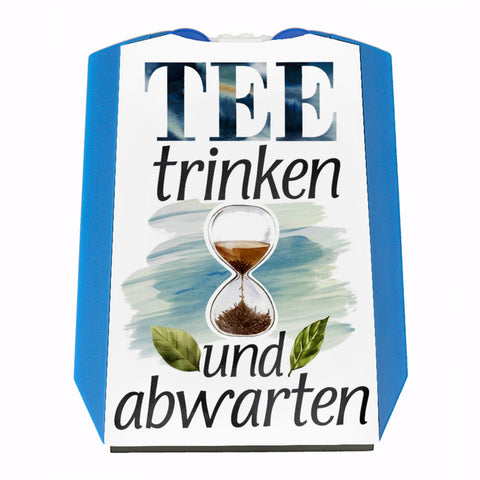 Sanduhr mit Teeblättern Parkscheibe Tee trinken und abwarten