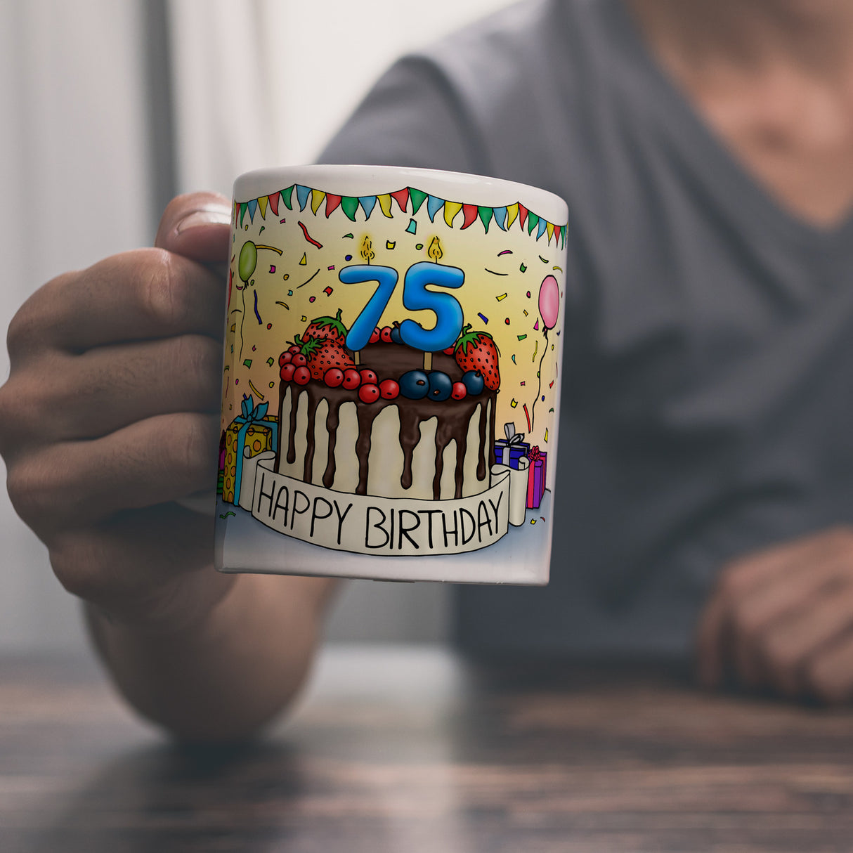 75. Geburtstag Tasse mit Kuchen und Geschenk und Anhänger: zum 27394. Tag