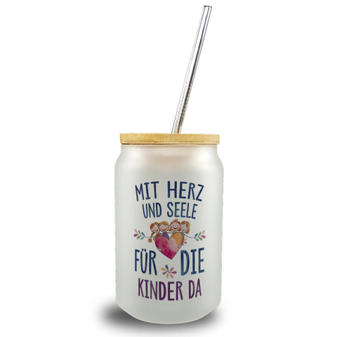 Mit Herz für Kinder da Trinkglas mit Bambusdeckel Herz Umarmt Kinder