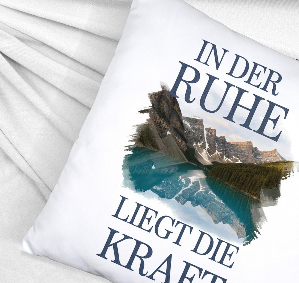 Ruhe ist Kraft Kissen See und Berglandschlaft