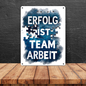 Erfolg ist Teamarbeit Metallschild in 15x20 cm Typografisches Aquarell