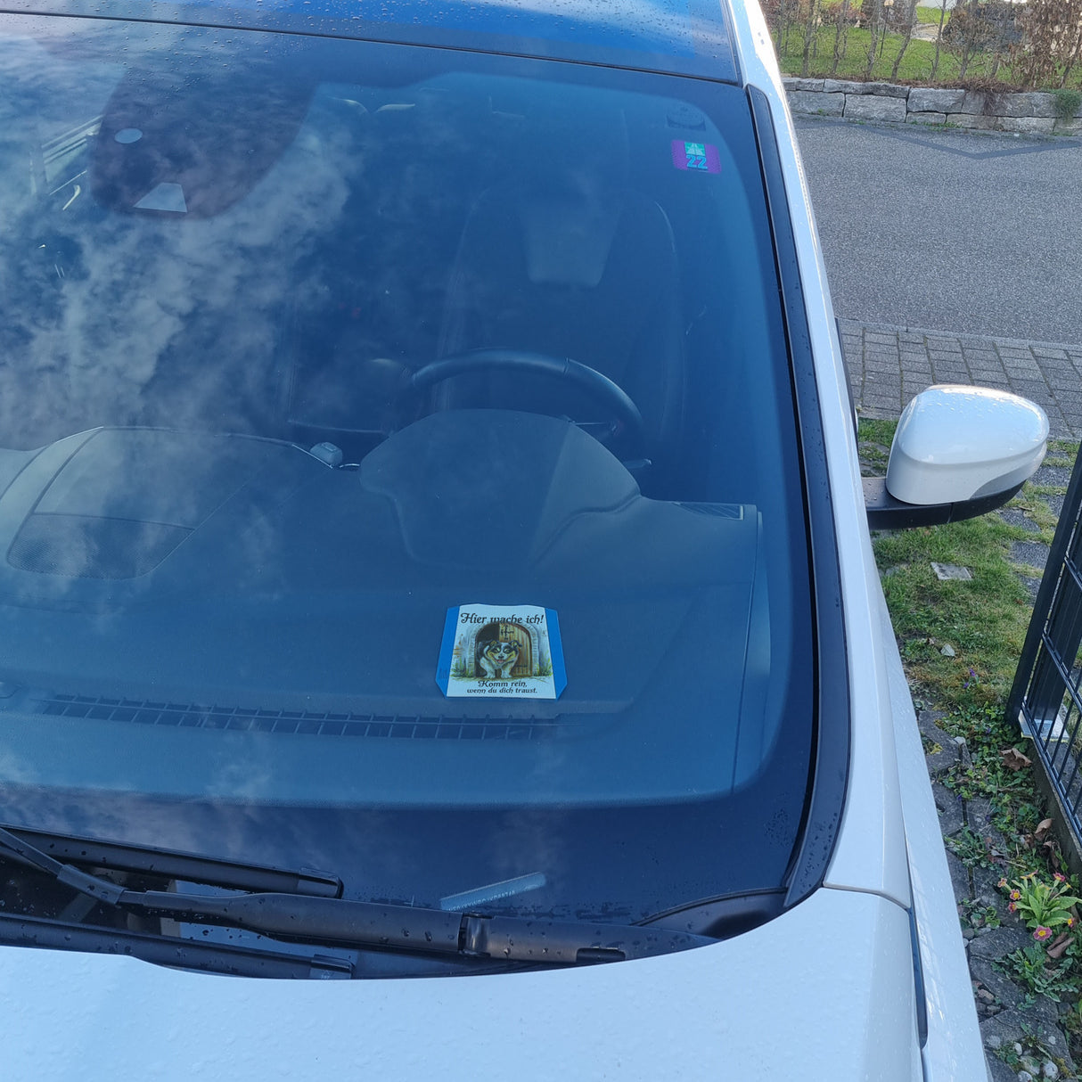 Hund bewacht Tür Hier wache ich Parkscheibe