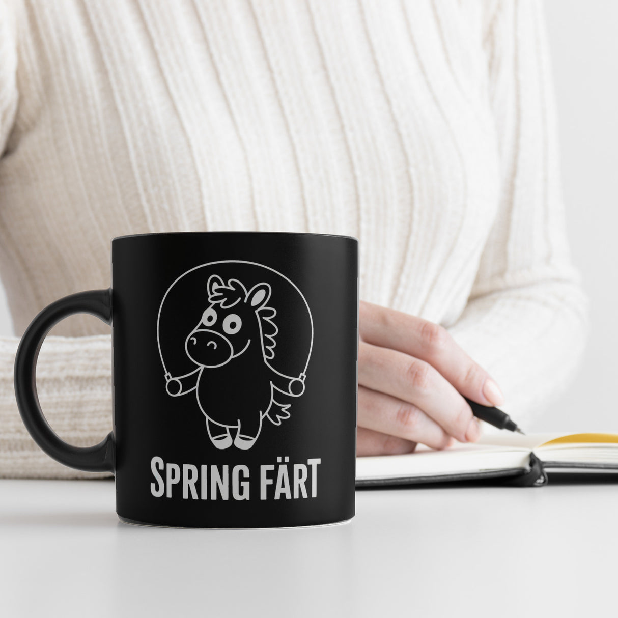 Spring Färt Tasse Pferd mt Springseil Cartoon