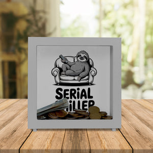 Faultier auf Couch Serial Chiller Spardose