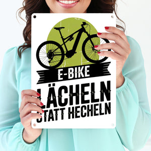 E-Bike Lächeln statt hecheln Vintage-Design Metallschild in 15x20 cm für Biker