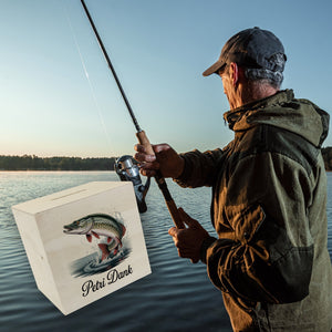 Petri Dank Spardose mit prächtigem Hecht für Angler