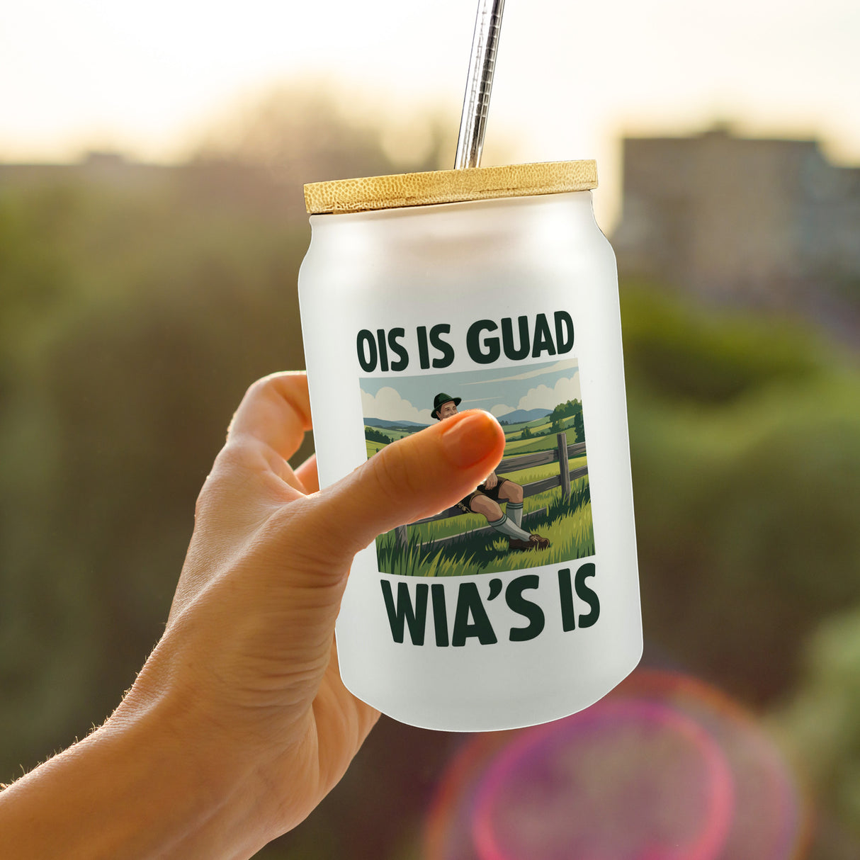 Zufriedener Bauer Ois is guad wia´s is Trinkglas mit Bambusdeckel