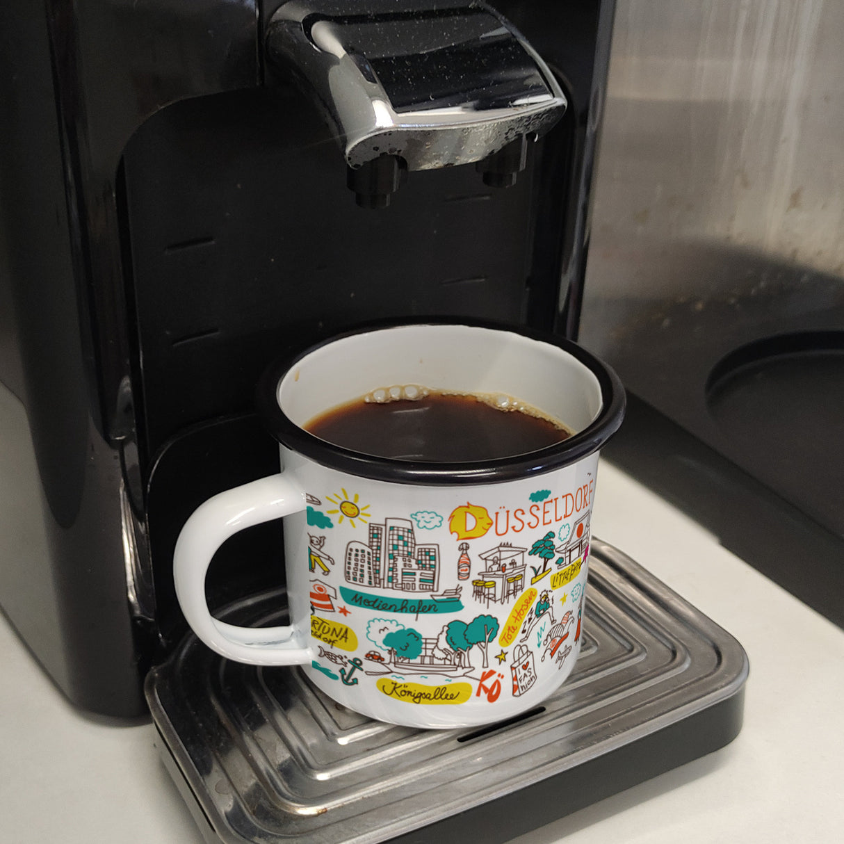 Düsseldorf Wimmelbild Emaille Tasse
