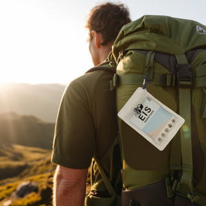 Wanderer mit Berglandschaft Eishandtuch - Abenteuerlust statt Alltagsfrust