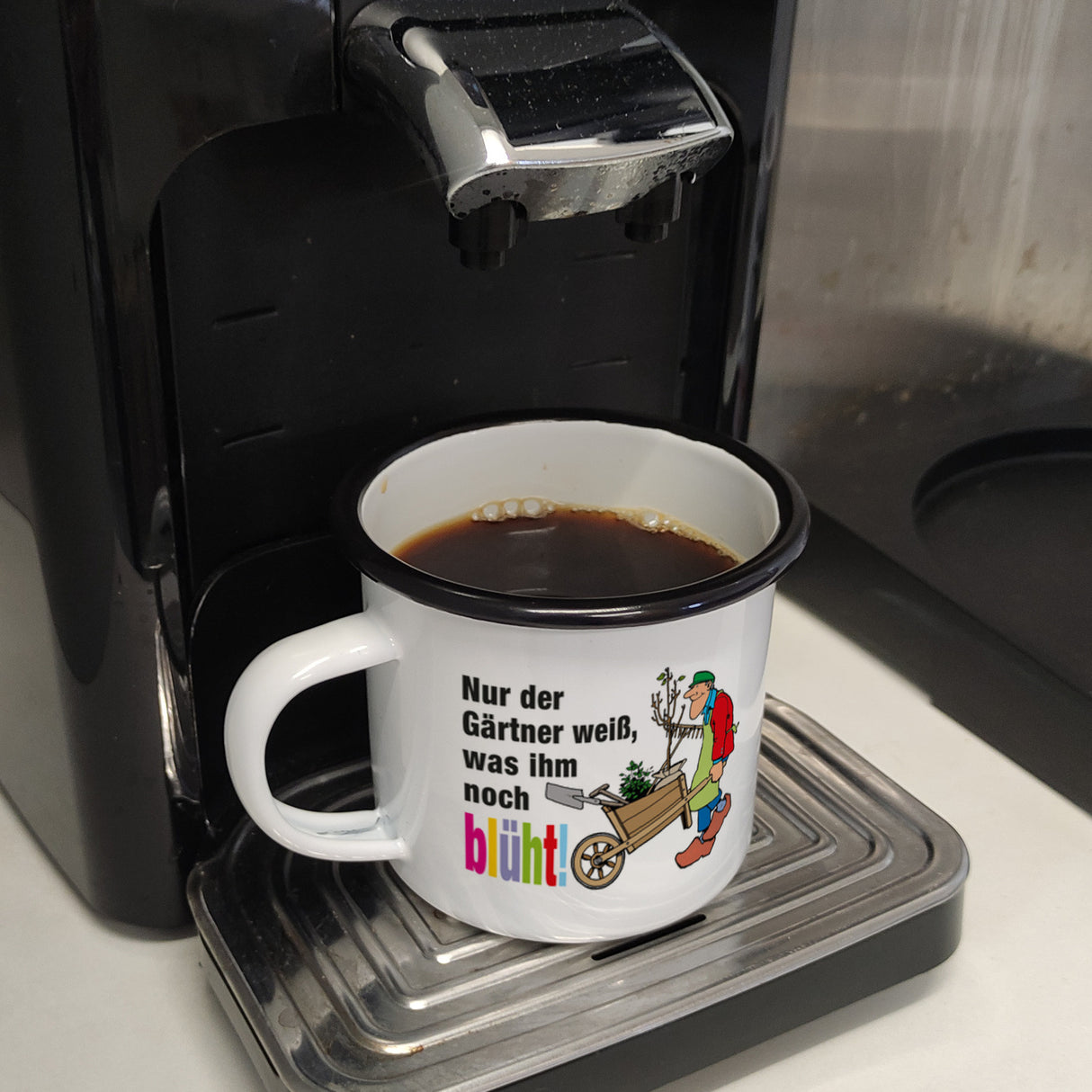 Nur der Gärtner weiß, was kommt! Emaille Tasse