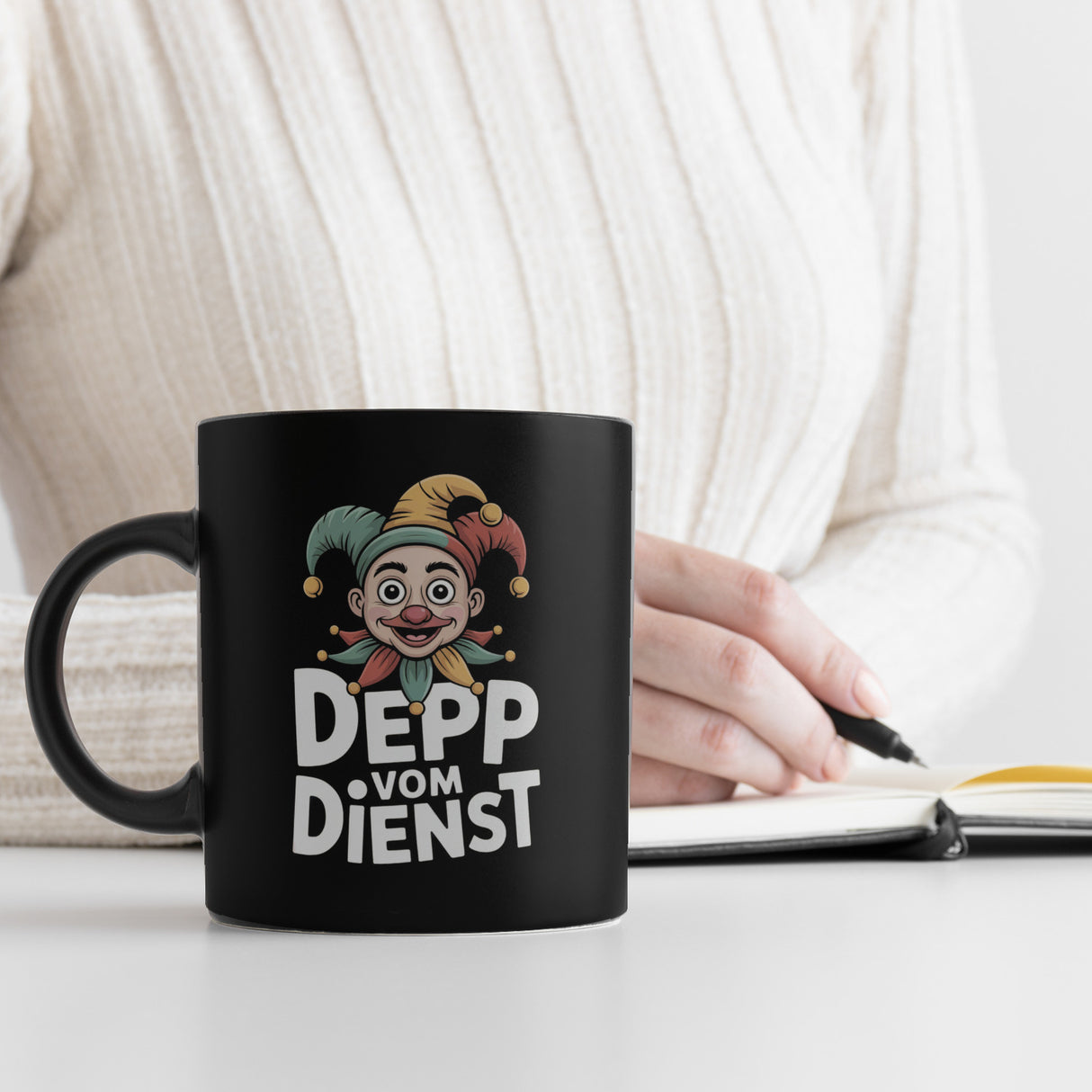 Depp vom Dienst Tasse mit Kasperle Cartoon