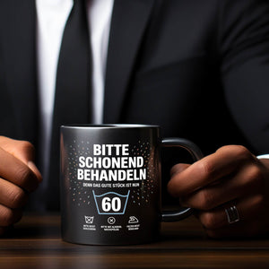Wäschepflegeetikett Kaffeebecher bitte schonend behandeln wird 60