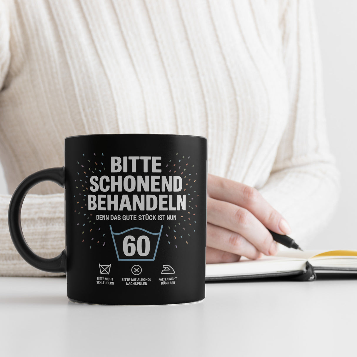 Wäschepflegeetikett Kaffeebecher bitte schonend behandeln wird 60