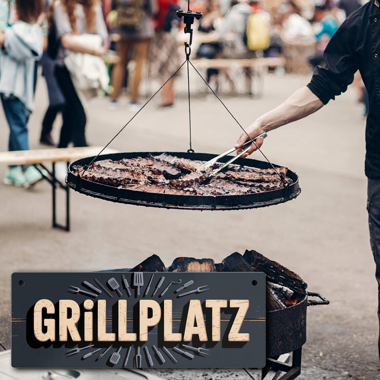 Grillplatz Metallschild mit Grillutensilien Vintage