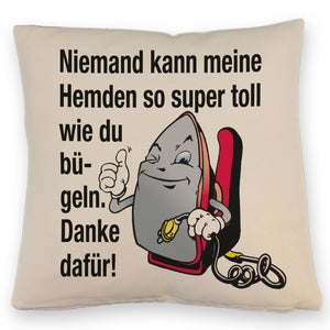 Lächelndes Bügeleisen Kissen mit Spruch: Niemand bügelt Hemden besser. Danke!
