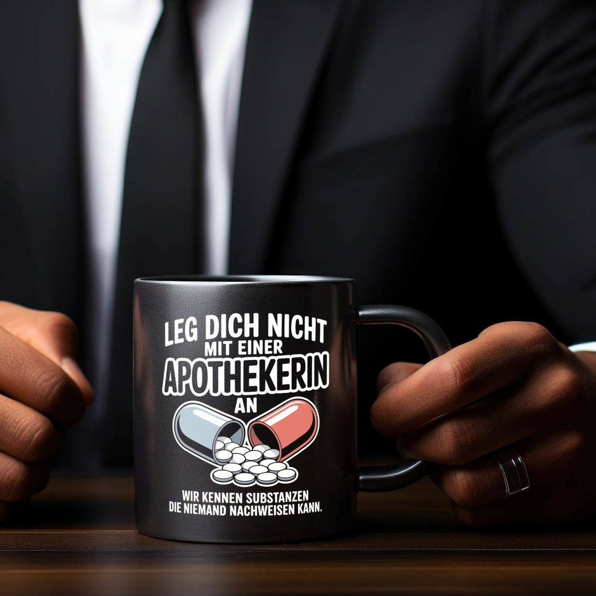 Apothekerin kennt Substanzen Tasse mit witzigem Spruch