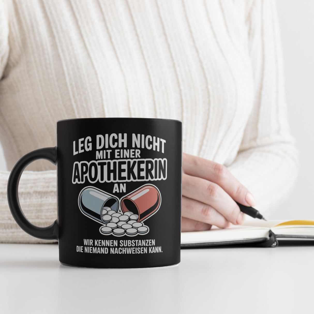 Apothekerin kennt Substanzen Tasse mit witzigem Spruch