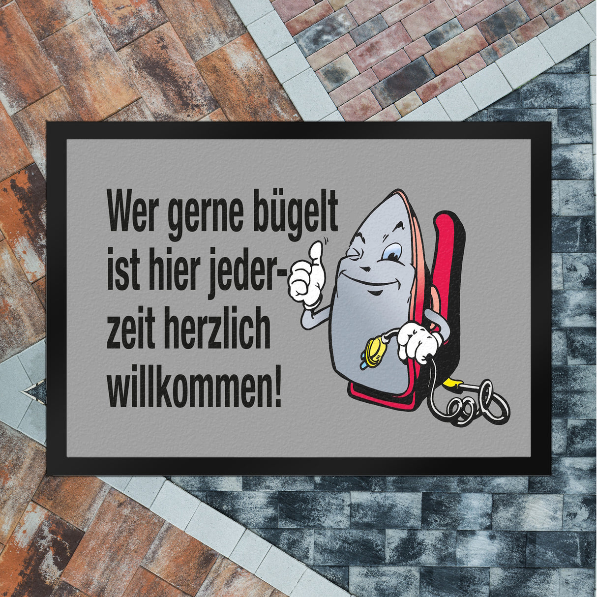 Lächelndes Bügeleisen Fußmatte in 35x50 cm mit Spruch: Freunde des Bügelns willkommen!