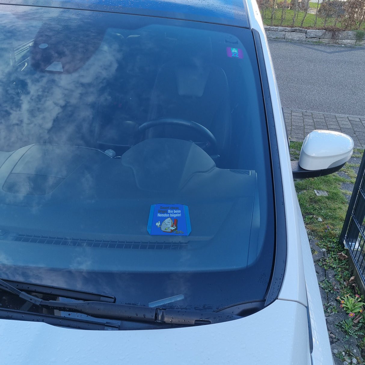 Lächelndes Bügeleisen Parkscheibe mit Spruch: Bin beim Hemden bügeln!