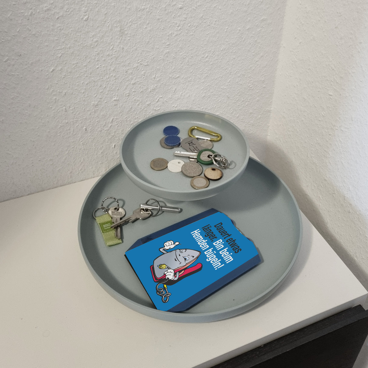 Lächelndes Bügeleisen Parkscheibe mit Spruch: Bin beim Hemden bügeln!