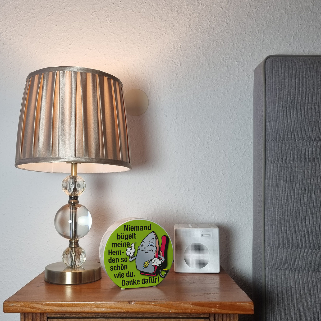 Lächelndes Bügeleisen Spardose mit Spruch: Danke fürs schöne Hemdenbügeln!