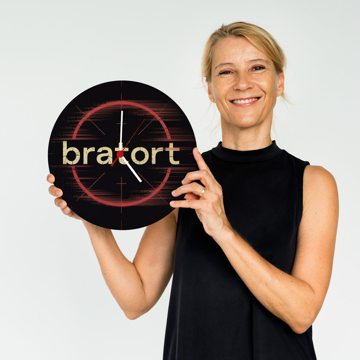 bratort Fadenkreuz Wanduhr für Hobbyköche und Tatort-Fans