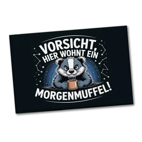 Vorsicht, hier wohnt ein Morgenmuffel! Souvenir Magnet Dachs mit Kaffeebecher