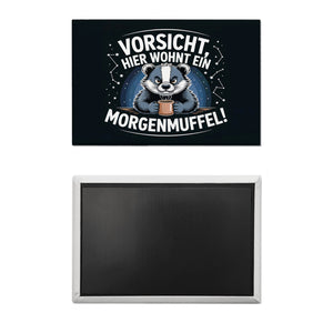 Vorsicht, hier wohnt ein Morgenmuffel! Souvenir Magnet Dachs mit Kaffeebecher