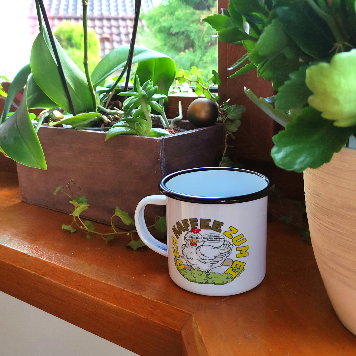 Der Kaffee zum Ei Emaille Tasse Huhn