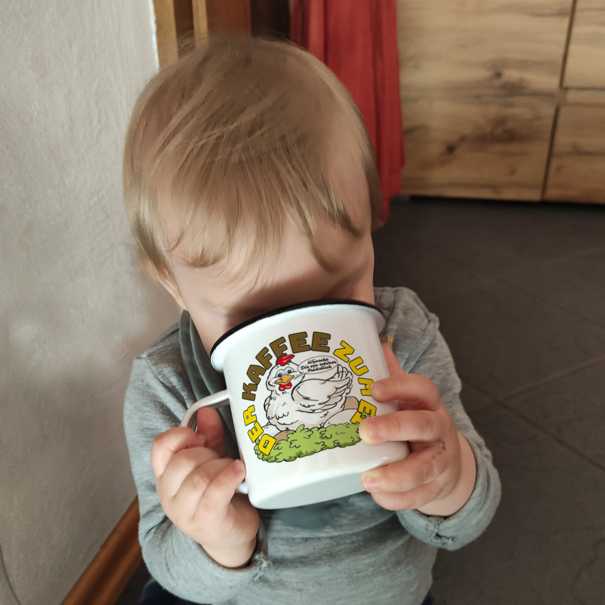 Der Kaffee zum Ei Emaille Tasse Huhn