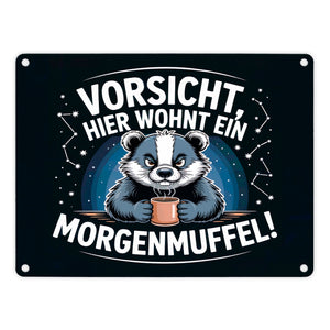Vorsicht, hier wohnt ein Morgenmuffel! Metallschild in 15x20 cm Dachs mit Kaffeebecher