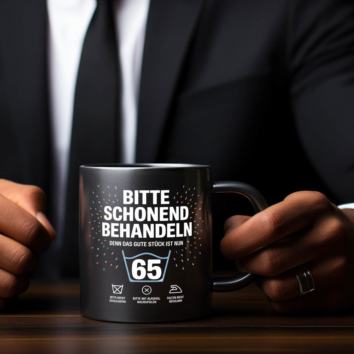 Wäschepflegeetikett Kaffeebecher bitte schonend behandeln wird 65