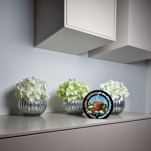 dampfende Kaffeetasse Spardose mit Spruch: Kaffee aufwärmen, statt Schnee gestern