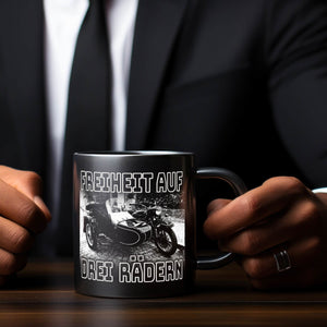 Oldtimermotorrad mit Beiwagen Tasse mit Spruch: Freiheit auf drei Rädern
