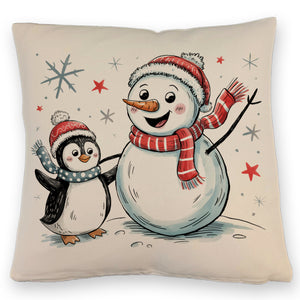 Schneemann und Pinguin mit Schneeflocken Kissen für Winterliebhaber