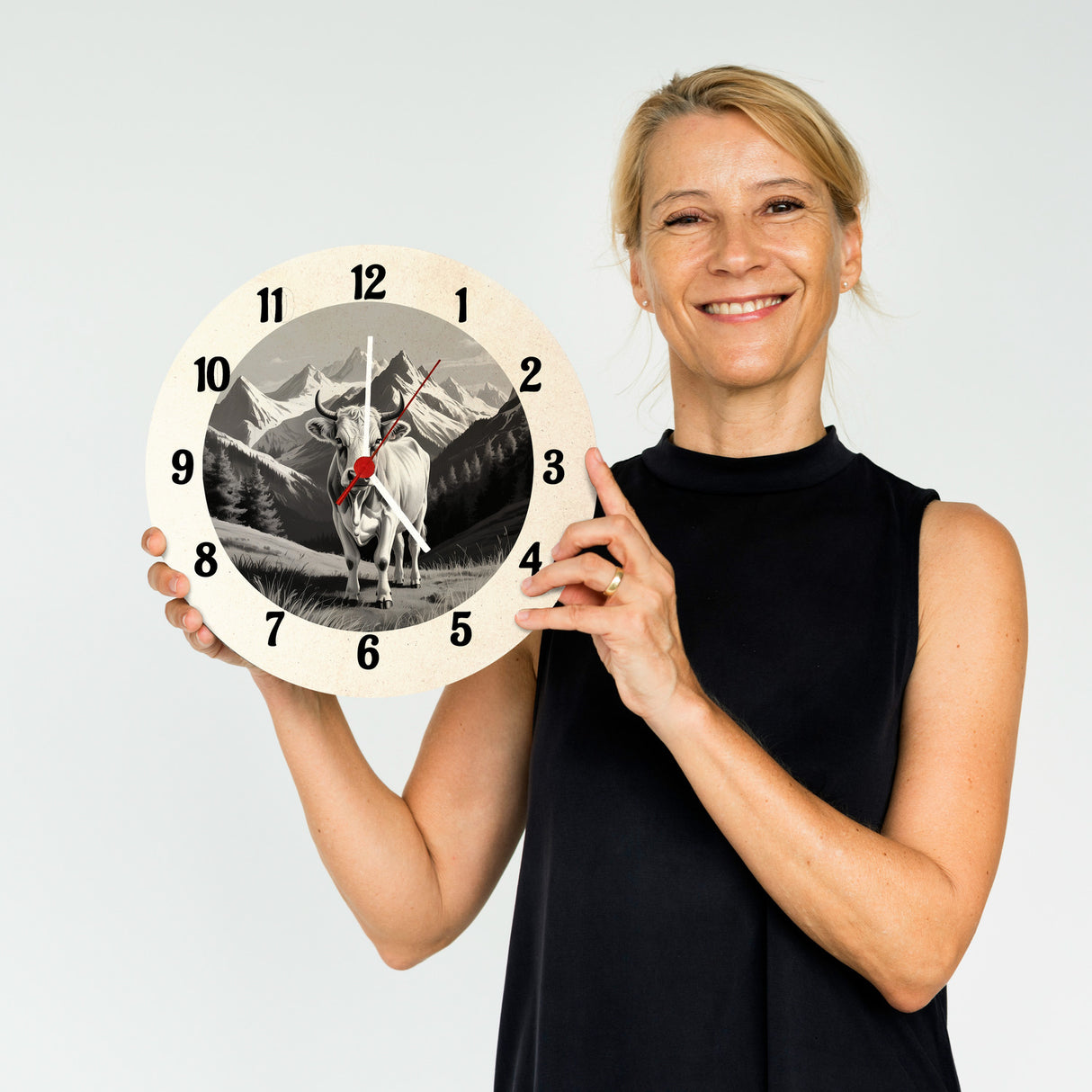 Kuh in den Bergen Wanduhr für Tier-Fans